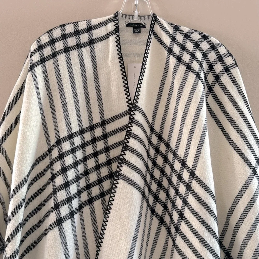 Ann Taylor Wrap. White/Black. One Size. NWT. - Picture 2 of 6